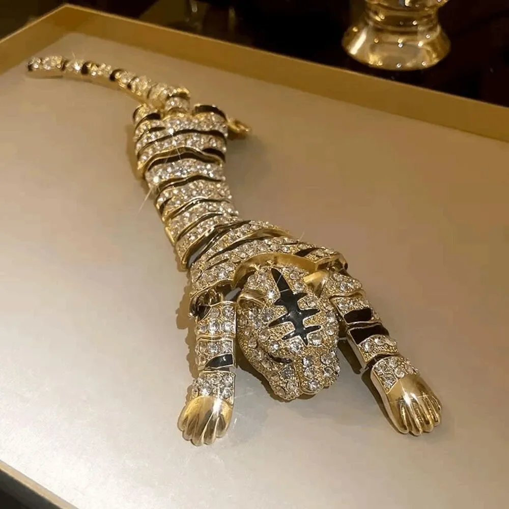 🐯 ✨ Rhinestones Crouching Tiger Bendable Design Blingy Statement Brooch NEW